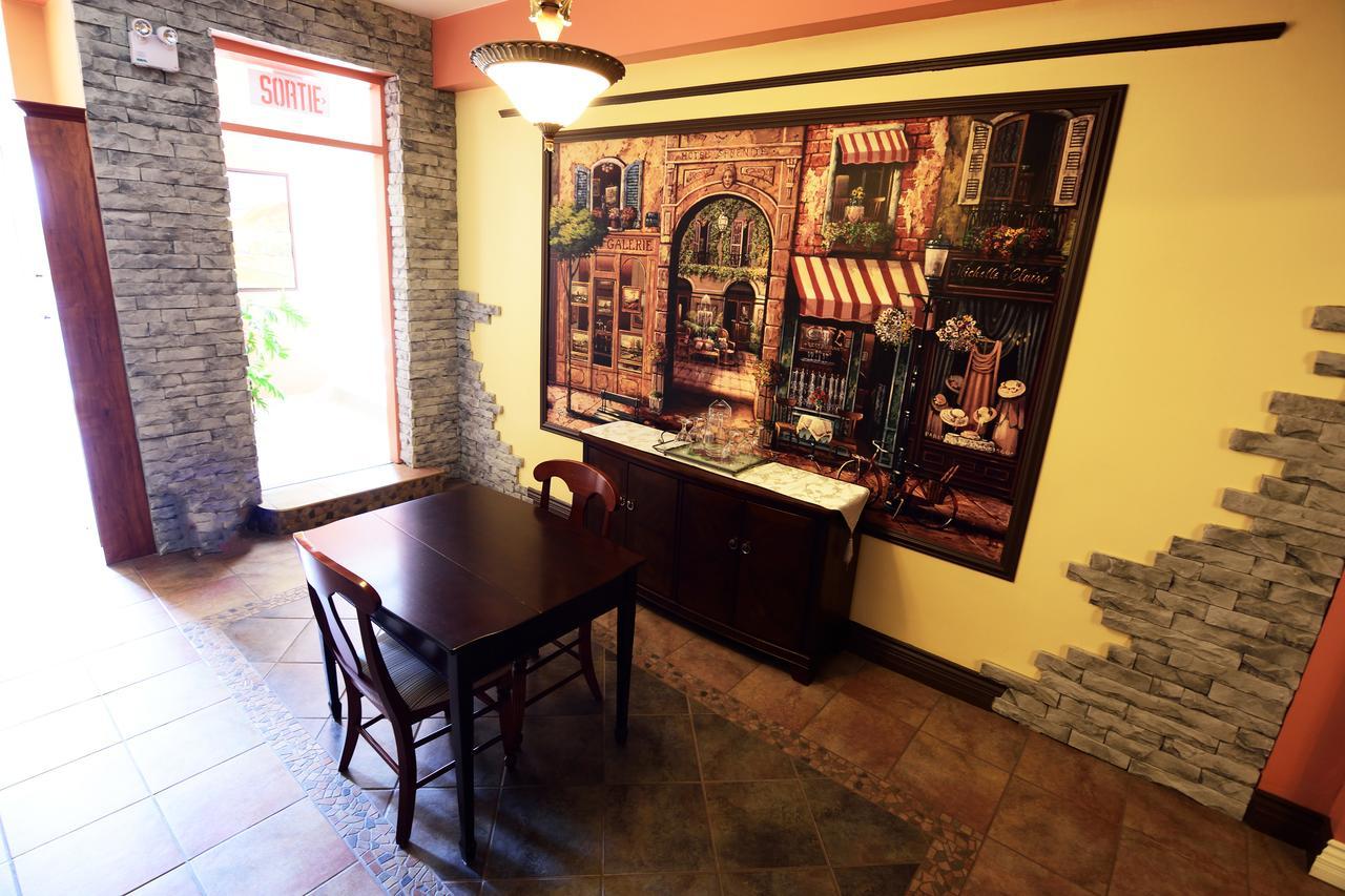 Auberge le St-Georges Chicoutimi Extérieur photo