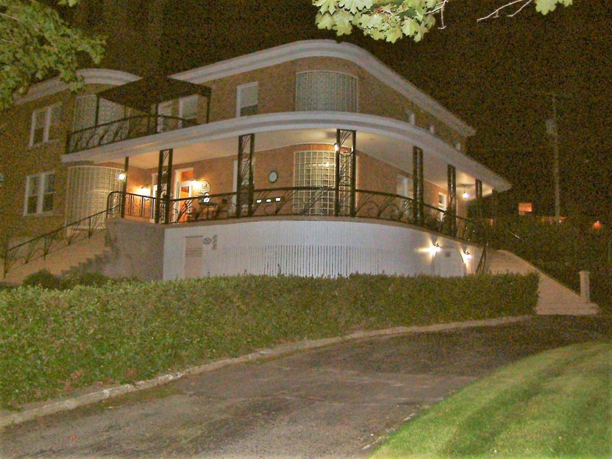 Auberge le St-Georges Chicoutimi Extérieur photo
