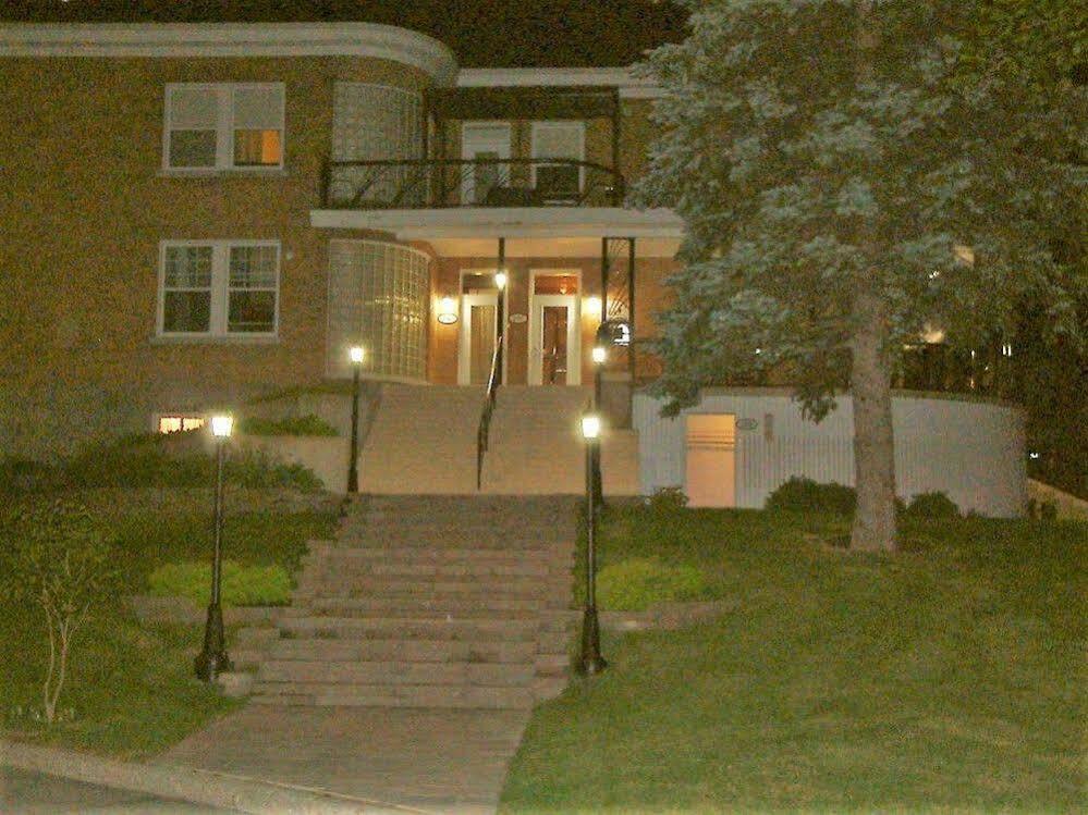 Auberge le St-Georges Chicoutimi Extérieur photo