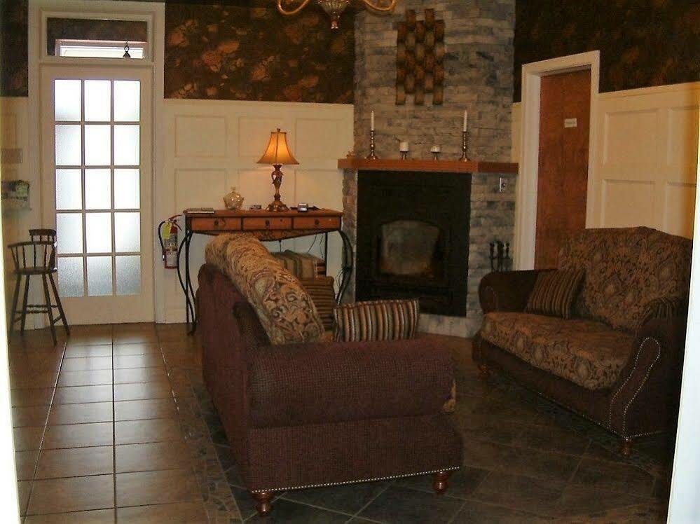 Auberge le St-Georges Chicoutimi Extérieur photo