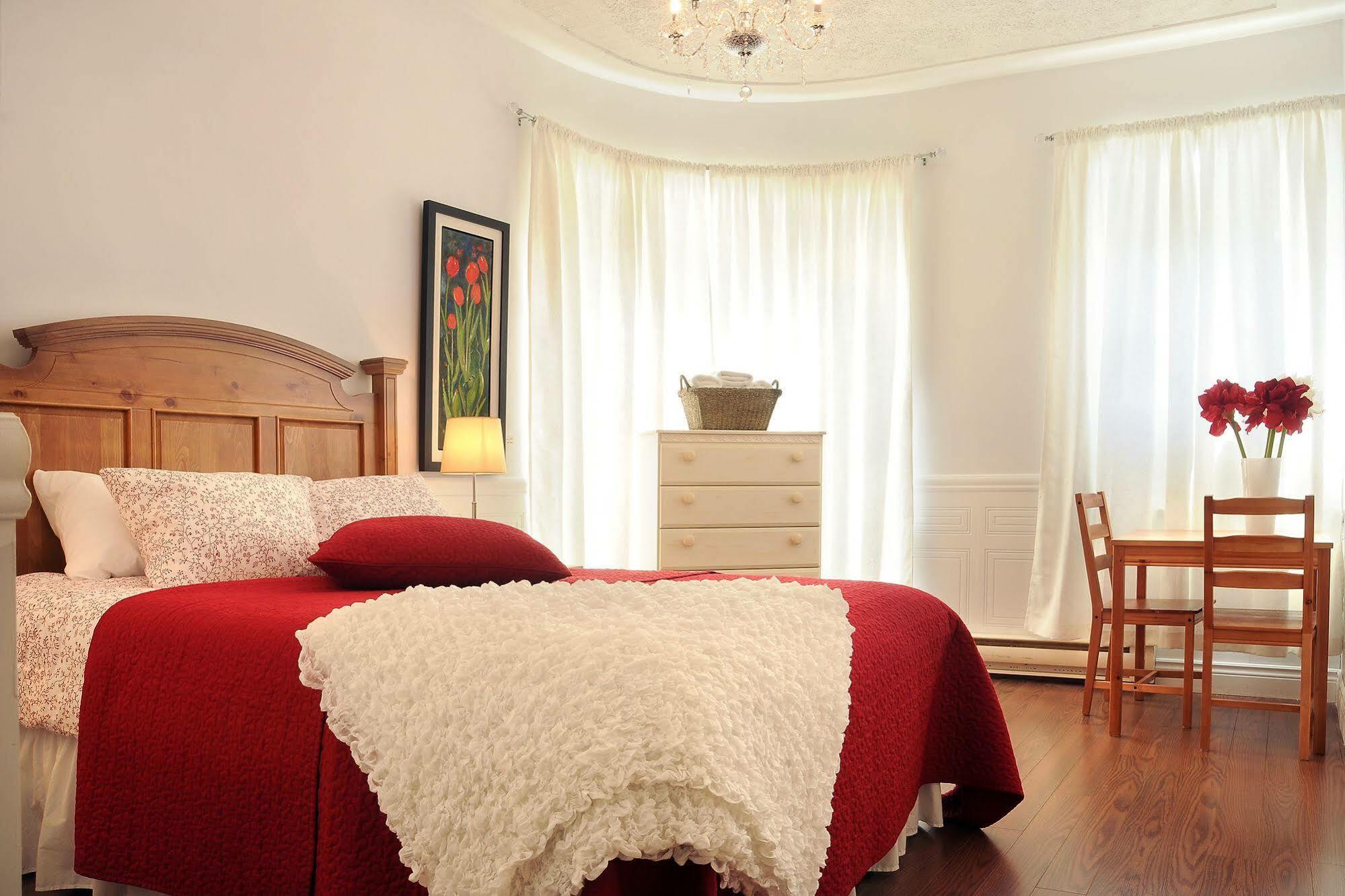 Auberge le St-Georges Chicoutimi Extérieur photo