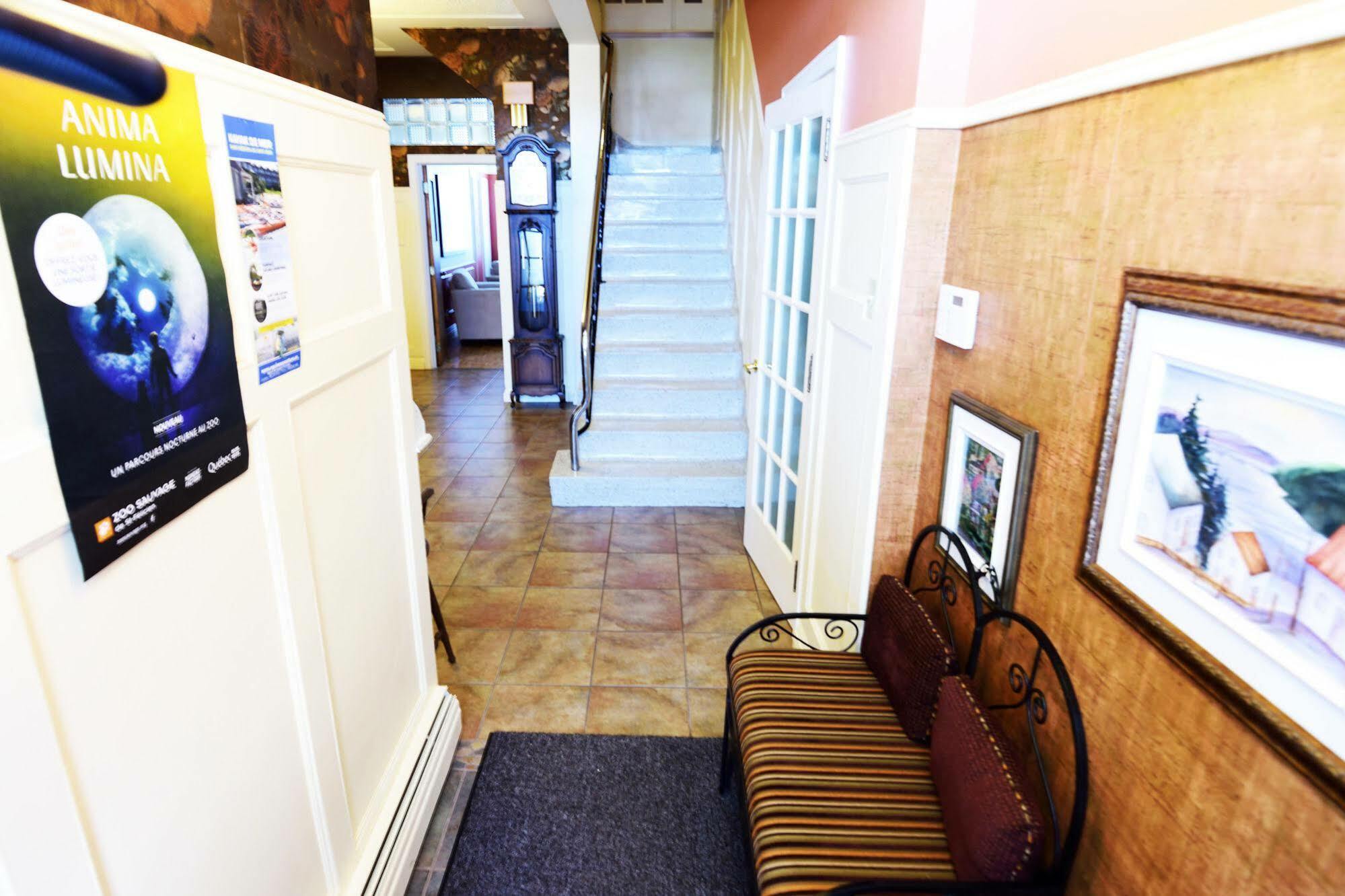 Auberge le St-Georges Chicoutimi Extérieur photo