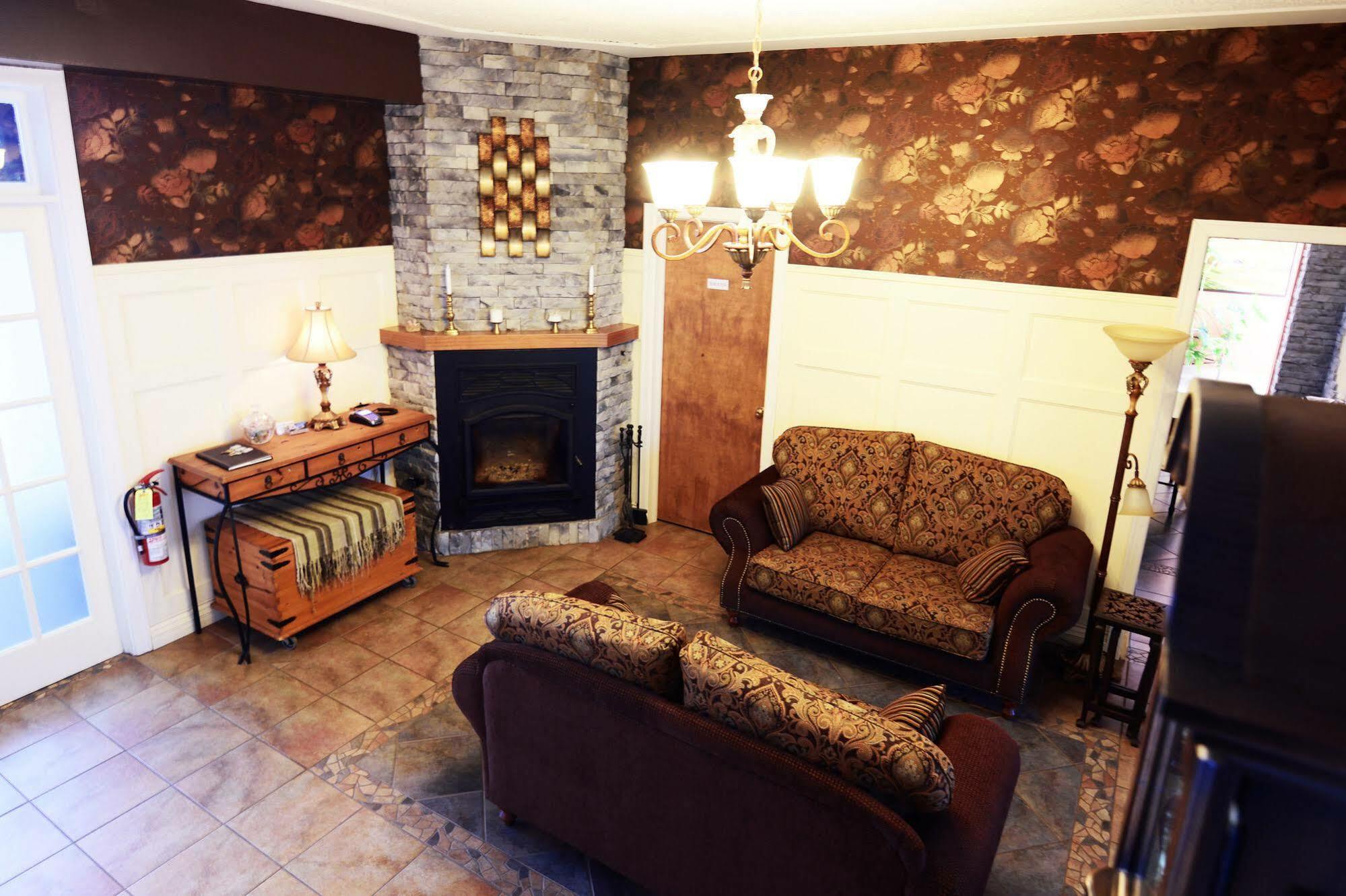 Auberge le St-Georges Chicoutimi Extérieur photo